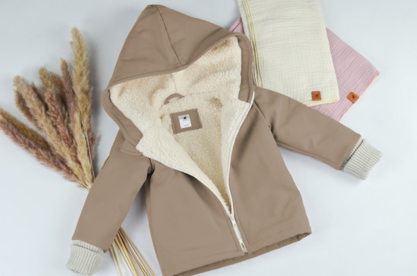 Jacke taupe aus Softshell mit Teddyfell Fütterung