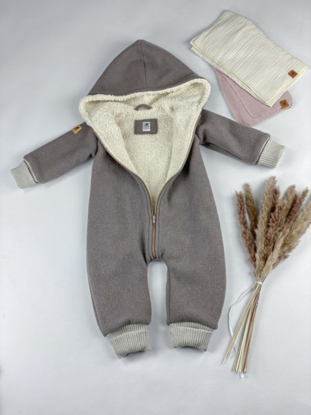 Overall taupe aus Bio- Wollwalk mit Teddyfell Fütterung