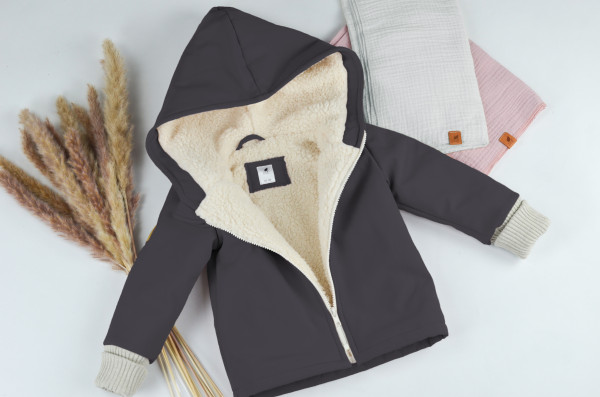 Jacke anthrazit aus Softshell mit Teddyfell Fütterung
