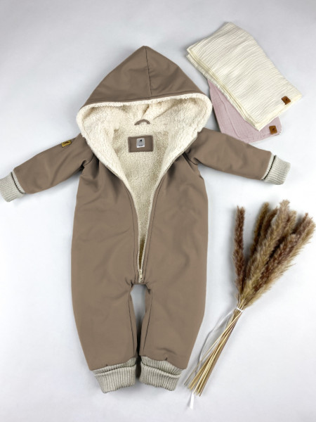 Overall taupe aus Softshell mit Teddyfell Fütterung