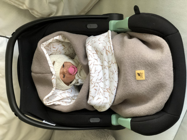 Einschlagdecke in taupe mit Jersey und Wollwalk für die Babyschale