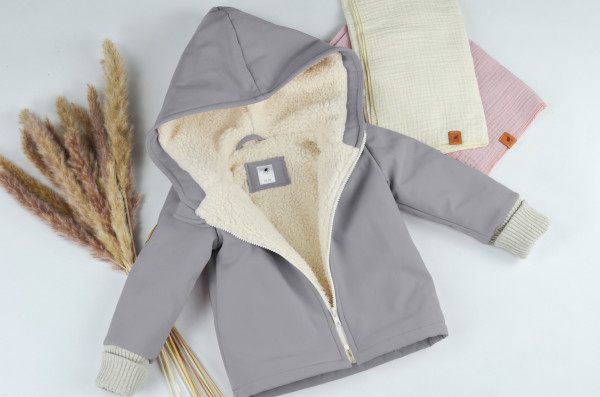 Jacke grau aus Softshell mit Teddyfell Fütterung